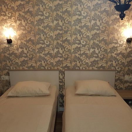 Piazza Batumi Guesthouse Esterno foto
