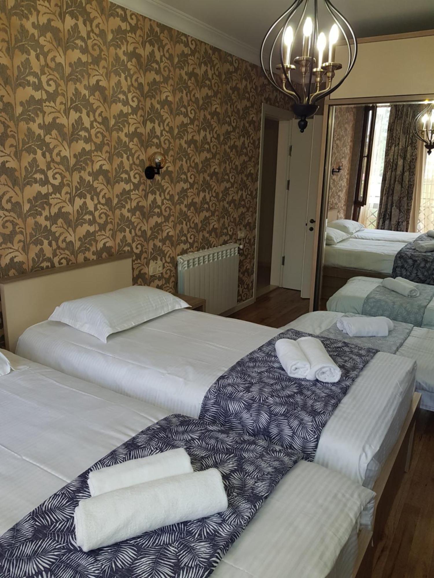 Piazza Batumi Guesthouse Esterno foto