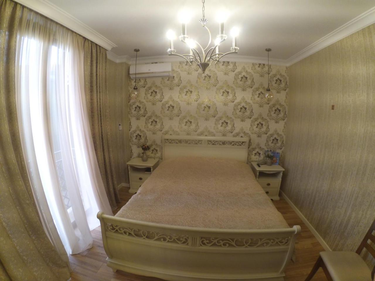 Piazza Batumi Guesthouse Esterno foto