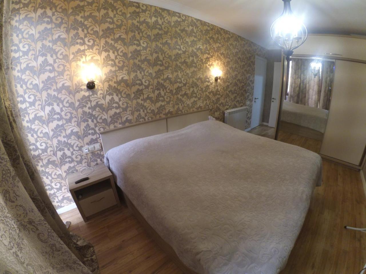 Piazza Batumi Guesthouse Esterno foto
