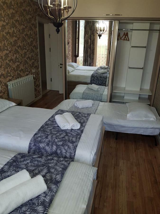 Piazza Batumi Guesthouse Esterno foto