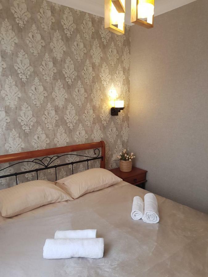Piazza Batumi Guesthouse Esterno foto