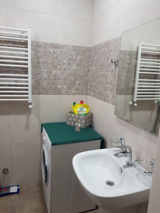 Piazza Batumi Guesthouse Esterno foto