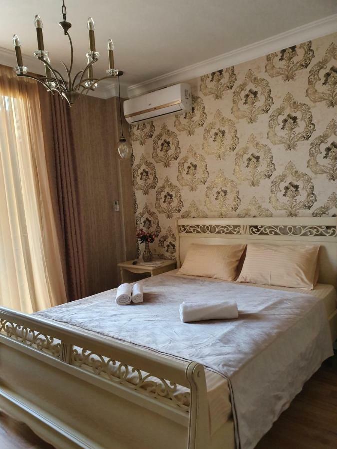 Piazza Batumi Guesthouse Esterno foto